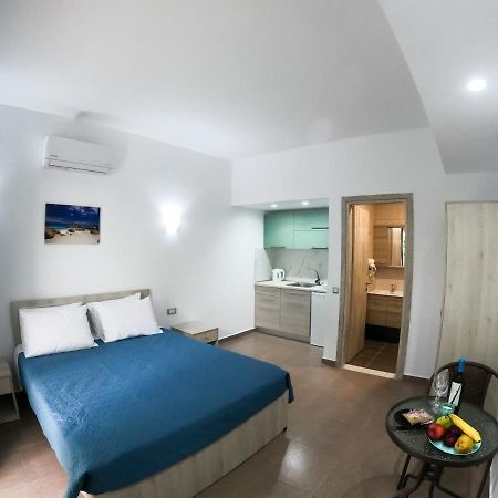 Red Hibiscus Stegna Guest House Archangelos  Ngoại thất bức ảnh