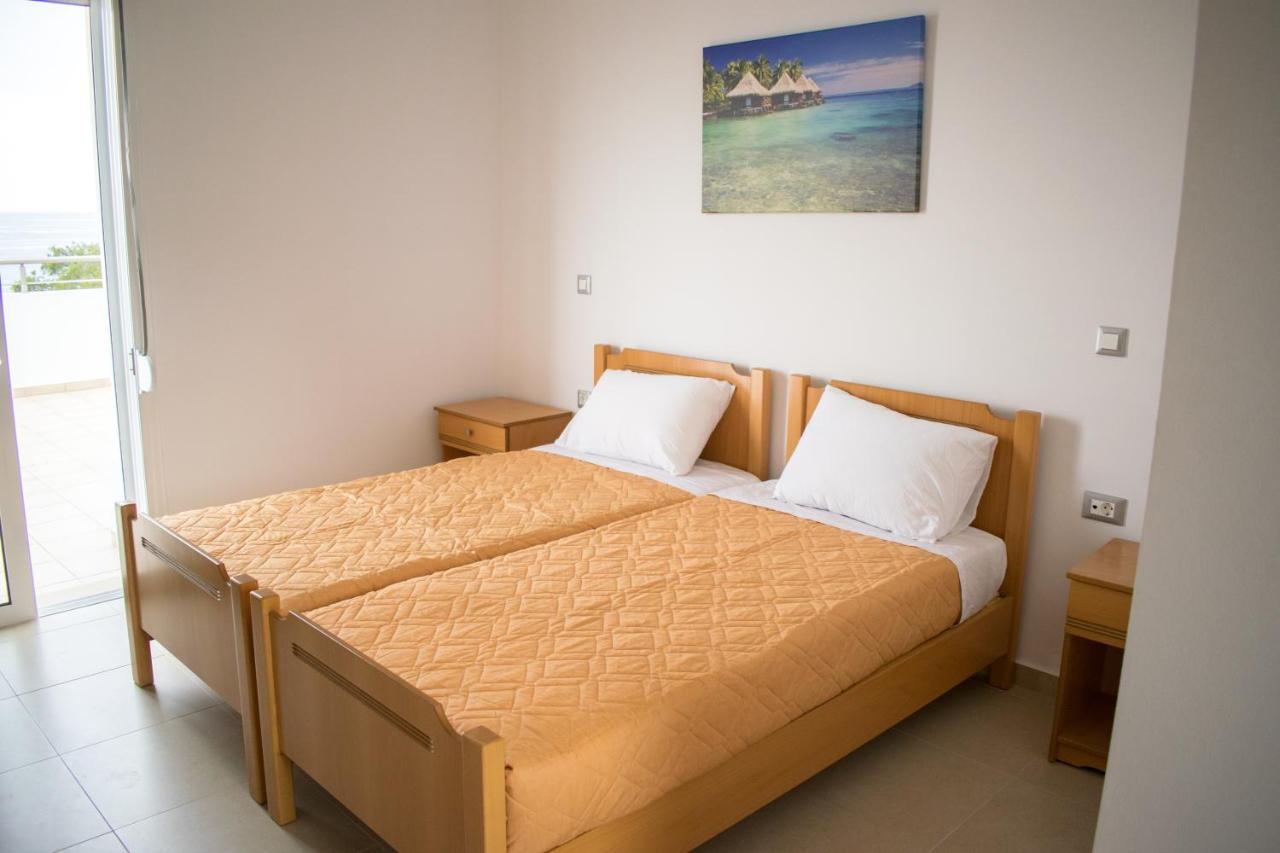 Red Hibiscus Stegna Guest House Archangelos  Ngoại thất bức ảnh