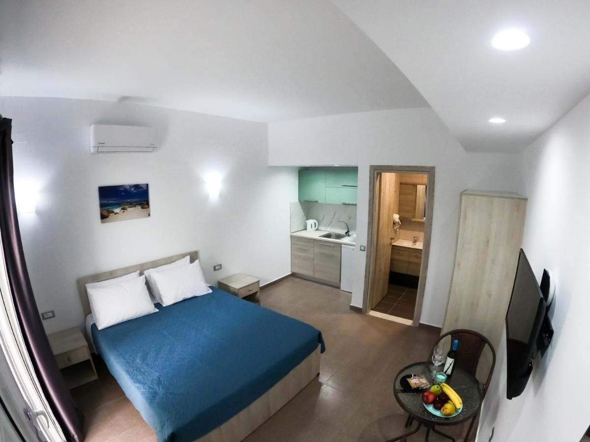 Red Hibiscus Stegna Guest House Archangelos  Ngoại thất bức ảnh