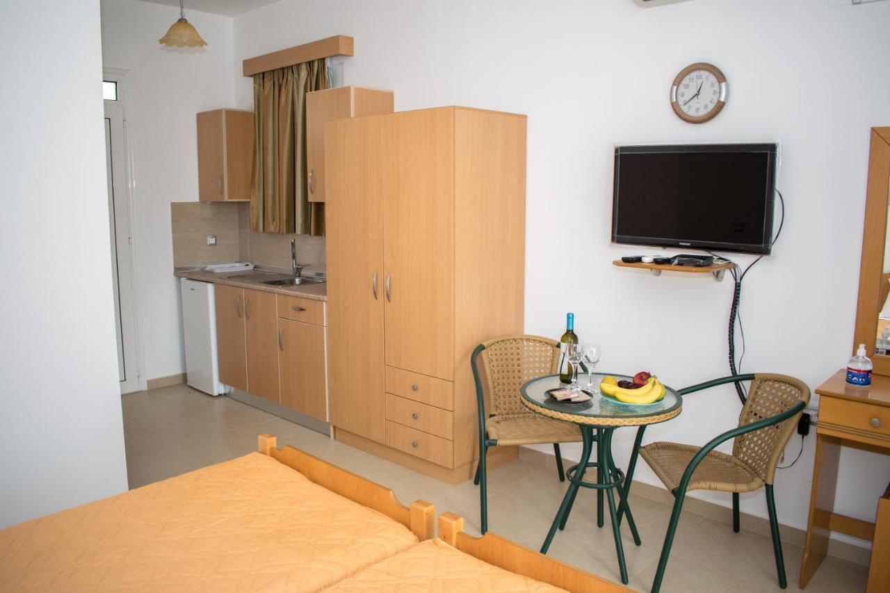Red Hibiscus Stegna Guest House Archangelos  Ngoại thất bức ảnh