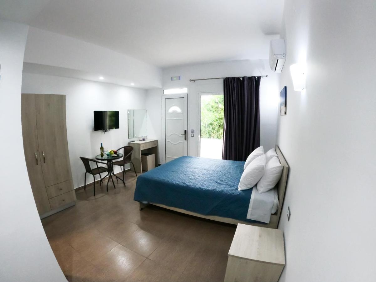 Red Hibiscus Stegna Guest House Archangelos  Ngoại thất bức ảnh