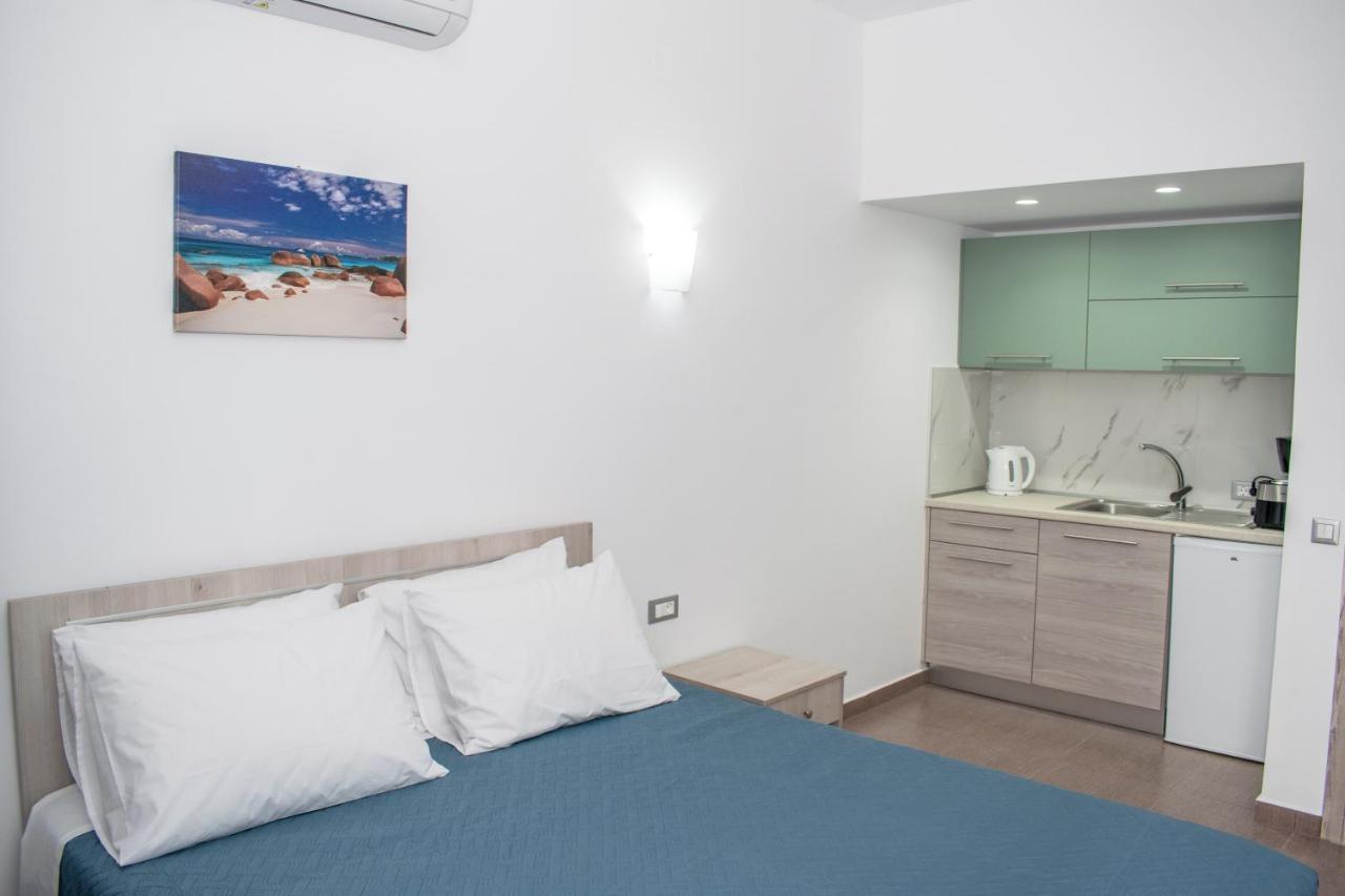 Red Hibiscus Stegna Guest House Archangelos  Ngoại thất bức ảnh