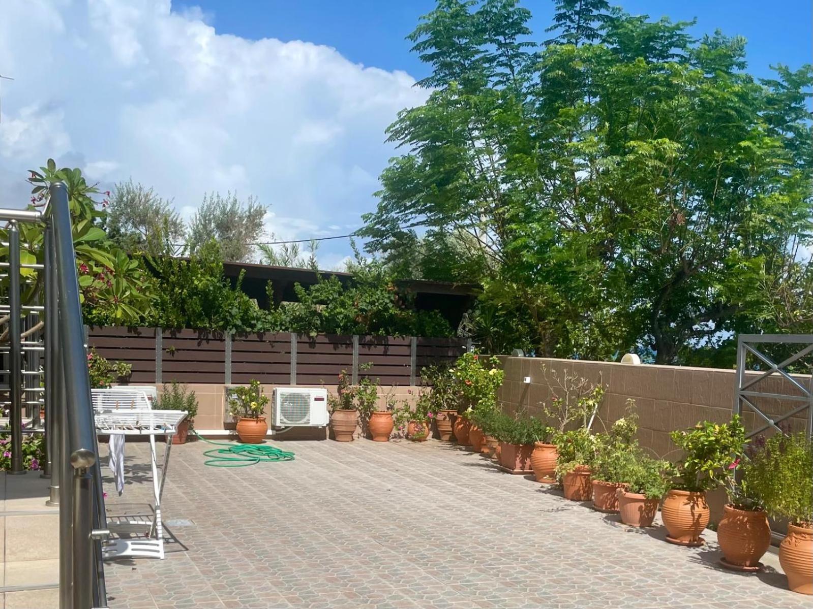 Red Hibiscus Stegna Guest House Archangelos  Ngoại thất bức ảnh